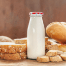 6 Botellas de Cristal de 500 ml con Tapa metálica a cuadros de Rosca Hermética + Ebook de 102 Recetas - Botellas para Leche, Zumo, Batidos, Bebidas - Incluye Etiquetas (6)